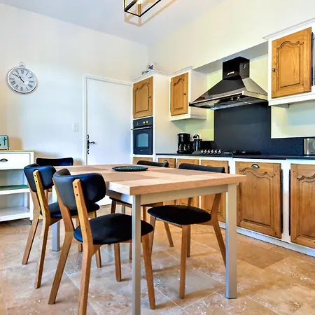 3 Bedroom Awesome In Montaren Et St Mediers Holiday home *