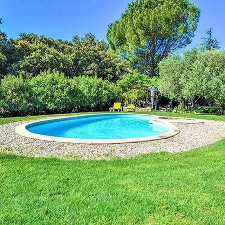 3 Bedroom Awesome In Montaren Et St Mediers Serviers-et-Labaume