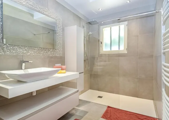 Prázdninový dům Gorgeous In Montaren Et St Mediers *
